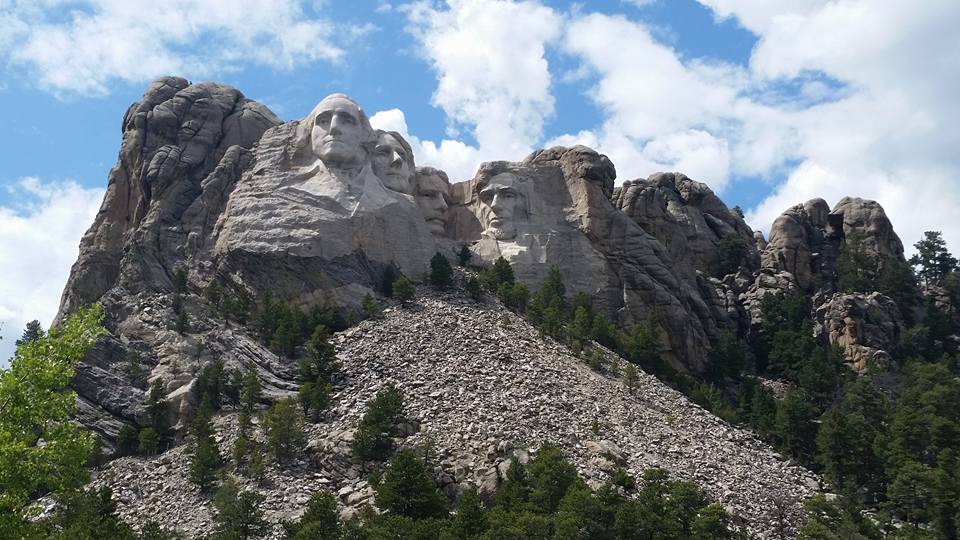 <strong>Yellowstone, Grand Tetons, and Mt. Rushmore</strong>